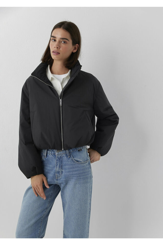 Mavi Su İtici Dik Yaka Siyah Oversize Kadın Şişme Mont 1110815-900