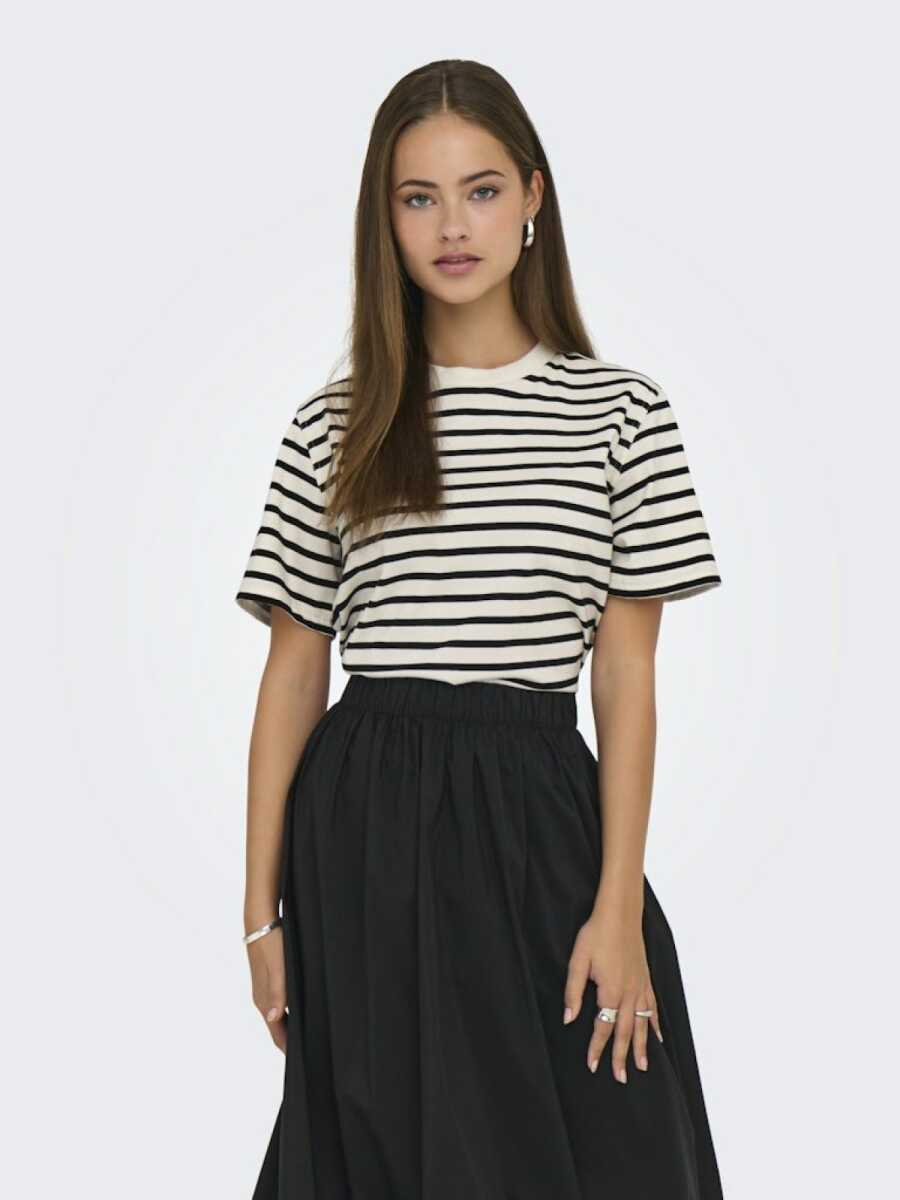 Only Lıvvına Çizgili Regular Fit Kadın Tişört 15272227 - 1