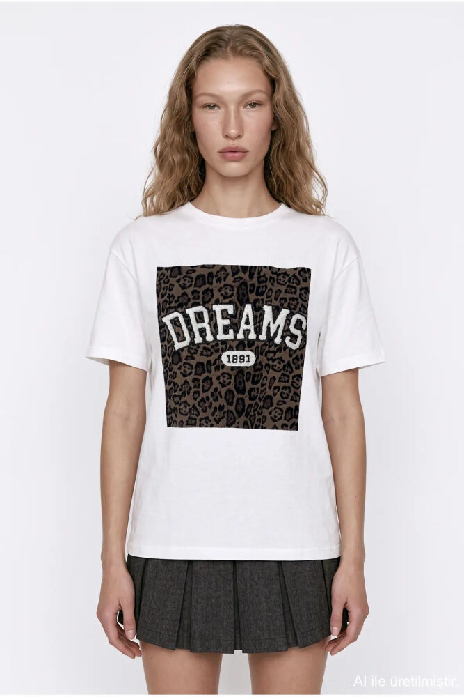 Quzu Baskı ve Nakış Detaylı Kadın T-shirt
