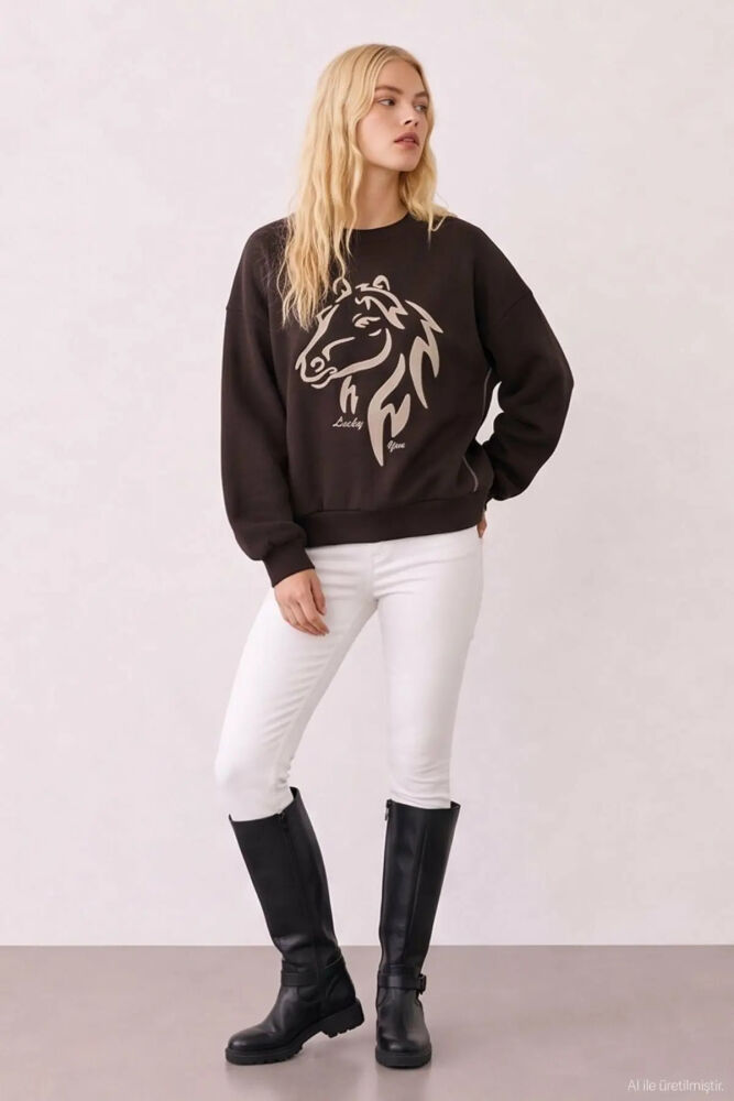 Quzu Nakış Detaylı Kadın Sweatshirt